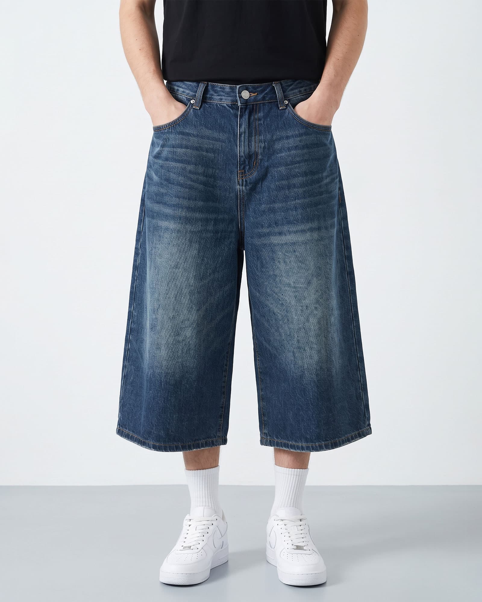 Horn Cropped — trouser detail